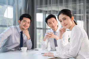 Khi đối mặt với những yêu cầu công việc không hợp lý từ đồng nghiệp, đừng dễ dàng đồng ý chỉ vì tình cảm. (Ảnh: ITN).