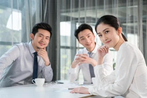 Khi đối mặt với những yêu cầu công việc không hợp lý từ đồng nghiệp, đừng dễ dàng đồng ý chỉ vì tình cảm. (Ảnh: ITN).