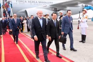 Tổng thống Brazil đến Hà Nội, bắt đầu thăm cấp Nhà nước tới Việt Nam
