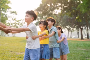 Anh chị em là những người thân quan trọng, đồng hành cùng chúng ta từ thời thơ ấu, tuổi trẻ cho đến khi trưởng thành. (Ảnh: ITN).