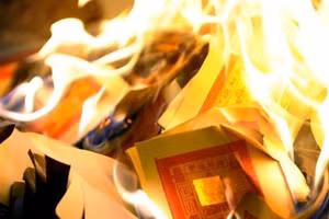 Văn khấn hóa vàng ngày mùng 3 Tết Bính Ngọ 2026