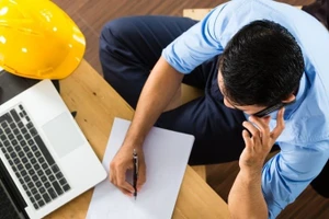 Ngọ vượng vận đào hoa, Hợi có ý định nhảy việc ngày 3/11