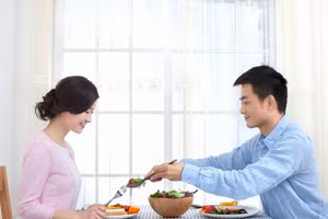 Bảo vệ thời gian quý giá khi ở bên nhau. (Ảnh: ITN)