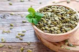 Hạt bí, thường được gọi là pepitas, là loại hạt ăn được có trong bí ngô và một số loại bí khác. (Ảnh: ITN)