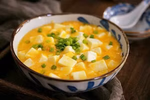 Cho dù đó là một bữa cơm gia đình hay một bữa ăn thịnh soạn, đậu phụ đều có khả năng trở thành món ăn chủ yếu trên bàn. (Ảnh: ITN).