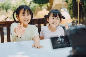 Một đứa trẻ tự tin có thể xác định và xây dựng điểm mạnh của mình cũng như nuôi dưỡng bản thân bằng lòng trắc ẩn. (Ảnh: ITN)