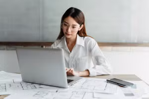 Bằng cách học các kỹ năng mới, bạn có thể cải thiện khả năng và sự tự tin của mình, đồng thời giúp bạn có năng lực hơn trong công việc. (Ảnh: ITN).