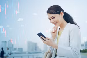 Đối với người bình thường, muốn từ từ trở nên giàu có, bí quyết đầu tiên là biết cách tiết kiệm tiền. (Ảnh: ITN)