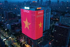 ROX Tower rực rỡ cờ hoa, lan tỏa tinh thần tự hào Việt Nam