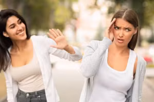 Thay vì đưa ra những gợi ý để cải thiện thói quen xấu của bạn, họ tìm mọi lý do để mắng mỏ nhằm cản trở sự tiến bộ của bạn. (Ảnh: ITN).