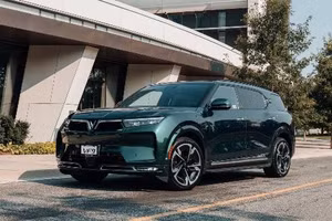 “Pháo đài” an toàn VinFast VF 9 thuyết phục chủ xe doanh nhân