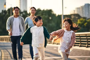 Ngoài việc thúc đẩy mối quan hệ ruột thịt, khoảng thời gian chất lượng bên gia đình còn giúp cải thiện sức khỏe tinh thần và hạnh phúc. (Ảnh: ITN).