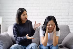 Nhiều người rất khó nhận ra mình đang trong một mối quan hệ bạn bè độc hại. (Ảnh : ITN)