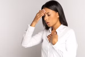 Tránh mặc quần áo chật trong thời gian dài. (Ảnh: ITN)