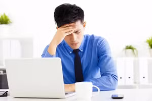 Khi bạn ở trong tình huống căng thẳng nghiêm trọng, nhịp tim của bạn tăng nhanh, hơi thở gấp gáp, cơ bắp căng thẳng và tay đổ mồ hôi. (Ảnh: ITN)