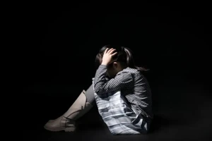 Xung quanh chúng ta có những đứa trẻ sở hữu thế giới nội tâm phong phú nhưng khó có thể diễn đạt một cách thích hợp bằng lời. (Ảnh: ITN).