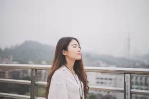 Thành công thực sự trong cuộc sống đạt được khi chúng ta phát triển sự trưởng thành về mặt tinh thần để thấy mọi người đều bình đẳng với mình. (Ảnh: ITN).