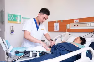 Sau phẫu thuật, bệnh nhân được tập luyện theo chương trình phục hồi chức năng bài bản.