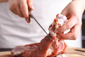 An toàn thực phẩm liên quan đến sức khỏe của mọi gia đình. (Ảnh: ITN)