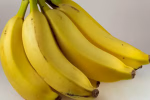 Chuối đứng đầu danh sách thực phẩm hỗ trợ giải rượu. (Ảnh: ITN).