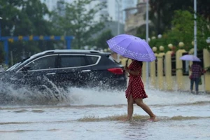 Sau khi bị ướt mưa, đừng ở trong phòng có điều hòa nhiệt độ quá lạnh, để tránh kéo theo nhiều hơi ẩm hơn. (Ảnh: ITN)