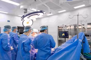 Bệnh nhân được thay khớp gối trái toàn phần với sự hỗ trợ của robot CORI hiện đại từ Mỹ.