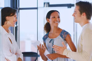 Ở bên cạnh một người thực sự khiêm tốn là một điều may mắn, bởi vì sự dịu dàng và tử tế của họ làm nổi bật những phẩm chất tốt đẹp của chúng ta. (Ảnh: ITN)