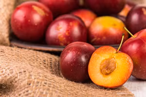 Mận chứa giá trị dinh dưỡng phong phú cùng nhiều lợi ích cho sức khỏe. (Ảnh: ITN)