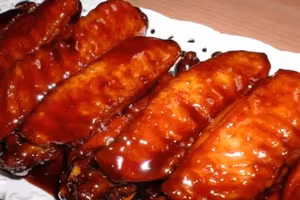 Cánh gà hấp coca. (Ảnh: ITN)