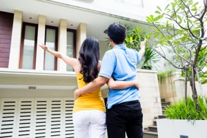 Dù đơn giản hay cầu kỳ, bạn cũng nên chuẩn bị một số nghi lễ chuyển đến nhà mới để cầu mong may mắn và sức khỏe trong tương lai. (Ảnh: ITN).