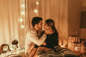 Nụ hôn giúp bạn trở nên hạnh phúc hơn và thậm chí có thể tránh khỏi trầm cảm. (Ảnh: ITN)