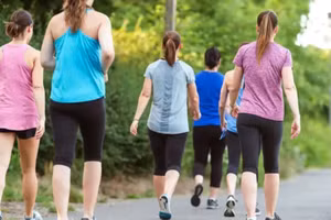 Chọn 6 giờ sáng hoặc 6 giờ chiều làm thời gian đi bộ của bạn. (Ảnh: ITN)