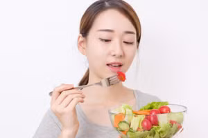 Dù muốn giữ dáng đẹp hay duy trì sức khỏe, chúng ta vẫn phải ăn đủ 3 bữa mỗi ngày. (Ảnh: ITN)