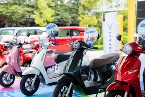 VinFast tung ưu đãi kép đầu năm: Mua xe máy điện, cơ hội rinh ô tô quốc dân