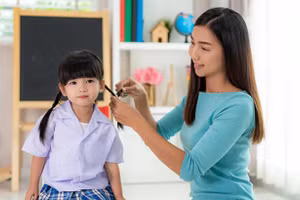 Đưa con đi mua sắm trong dịp tựu trường là điều vô cùng hữu ích. (Ảnh: ITN).