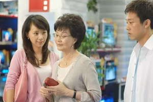 Khi vợ chồng trẻ nảy sinh mâu thuẫn, mẹ chồng khôn khéo sẽ điều chỉnh trạng thái phù hợp từ góc nhìn của con dâu. (Ảnh: ITN).