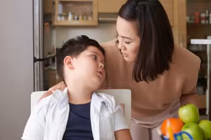 Lý do một số trẻ thích phàn nàn là vì chúng muốn thu hút sự chú ý của cha mẹ. (Ảnh: ITN)