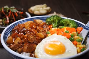 Các phương pháp nấu ở nhiệt độ cao tạo ra những chất có hại. (Ảnh: ITN)