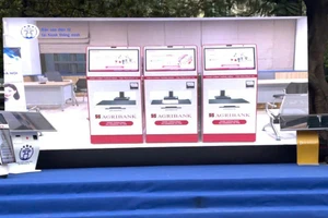 Kiosk thông minh xác thực và cấp bản sao số tài liệu điện tử do Agribank tài trợ được trưng bày tại sự kiện