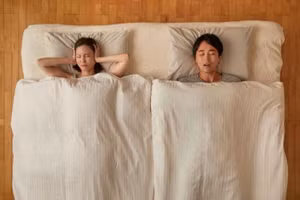 Phần lớn mọi người sau khi kết hôn sẽ ngủ cùng giường với nửa kia của mình. (Ảnh: ITN)