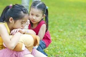 Trong quá trình chơi đùa và giao tiếp, mâu thuẫn giữa trẻ là điều không thể tránh khỏi. (Ảnh: ITN).