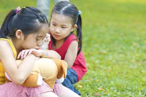 Trong quá trình chơi đùa và giao tiếp, mâu thuẫn giữa trẻ là điều không thể tránh khỏi. (Ảnh: ITN).