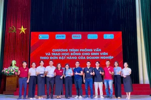 Sinh viên HHT nhận 'cơn mưa' học bổng cùng cam kết việc làm ngay ngày nhập học