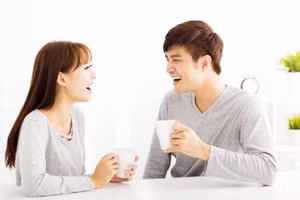 Bày tỏ suy nghĩ của mình giúp xây dựng một nền tảng hôn nhân vững chắc, hỗ trợ và thấu hiểu. (Ảnh: ITN).