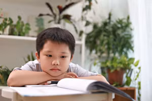 Chỉ cần chịu học hỏi, chúng ta có thể tiếp thu kiến ​​thức mới mọi lúc, mọi nơi. (Ảnh: ITN).