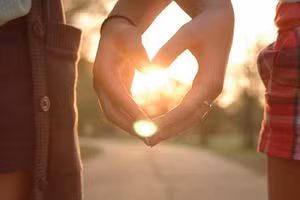 Tử vi 12 cung hoàng đạo 28/8: Ma Kết, Bảo Bình đào hoa rực rỡ, tỏ tình thành công