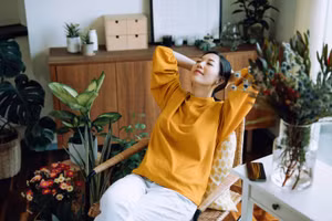 “Lười” ở đây không phải là sự lười biếng theo nghĩa thông thường, mà là một thái độ sống thông minh và cách tự chăm sóc bản thân. (Ảnh: ITN).