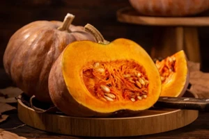 Khi ăn bí ngô cũng cần lưu ý các kiêng kỵ để đảm bảo sức khỏe cũng như an toàn. (Ảnh: ITN)