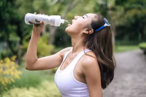 Nước không được chuyển hóa kịp thời sẽ không chỉ tích tụ trong cơ thể mà còn làm các tế bào phát triển và sưng lên, khiến thể tích các cơ quan nội tạng tăng lên. (Ảnh: ITN)