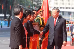Trao tặng danh hiệu 'Anh hùng Lao động' cho Đảng bộ, Chính quyền và Nhân dân TPHCM